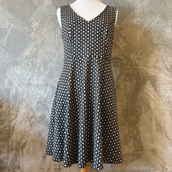Classic Academia Black and White Sleeveless Geometric Dress Wmn’s Sz 2 - Picture 1 of 7